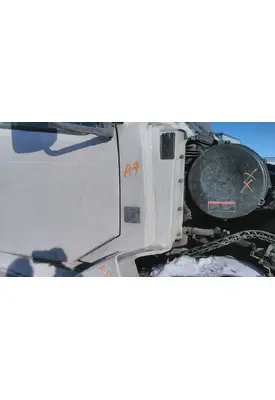 VOLVO VNL COWL