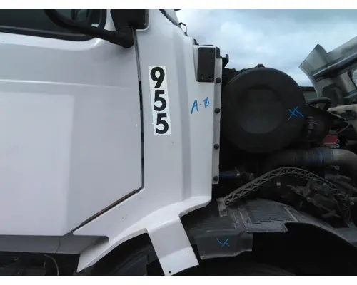 VOLVO VNL COWL