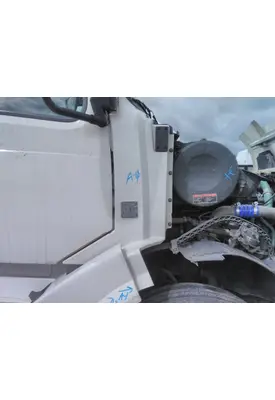 VOLVO VNL COWL