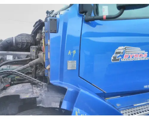 VOLVO VNL COWL
