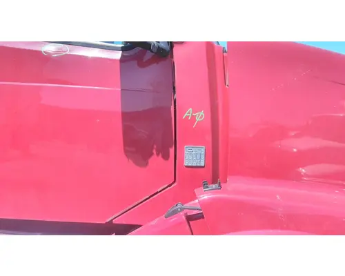 VOLVO VNL COWL