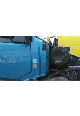 VOLVO VNL COWL
