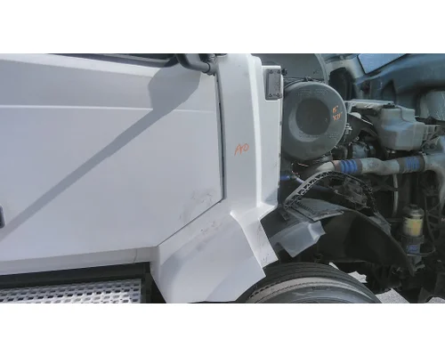 VOLVO VNL COWL