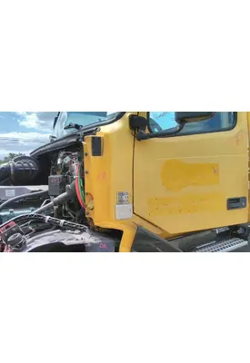 VOLVO VNL COWL