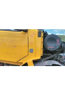 VOLVO VNL COWL