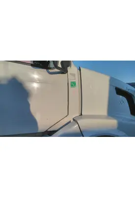 VOLVO VNL COWL