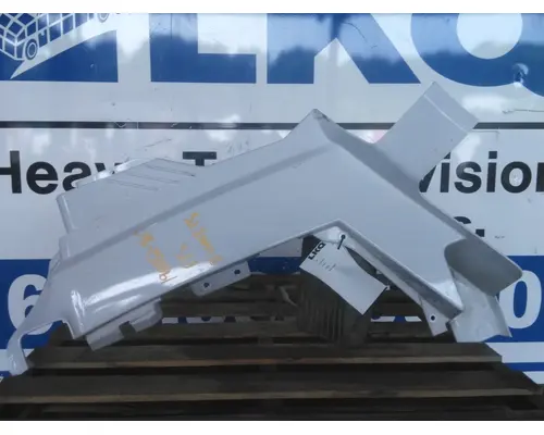 VOLVO VNL COWL
