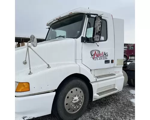 VOLVO VNL Cab Assembly