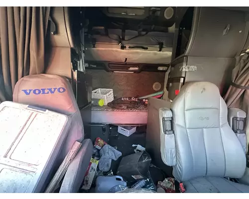 VOLVO VNL Cab Assembly