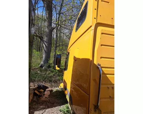 VOLVO VNL Cab Mount