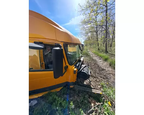 VOLVO VNL Cab Mount