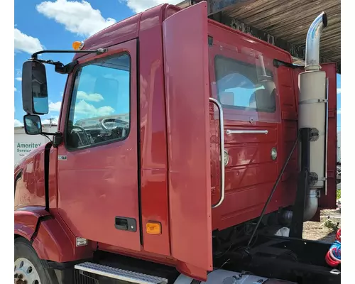 VOLVO VNL Cab