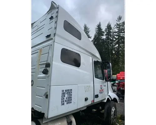 VOLVO VNL Cab