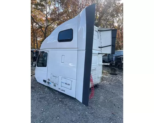 VOLVO VNL Cab