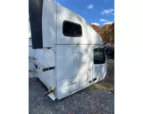 VOLVO VNL Cab