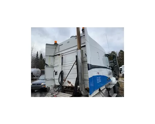 VOLVO VNL Cab