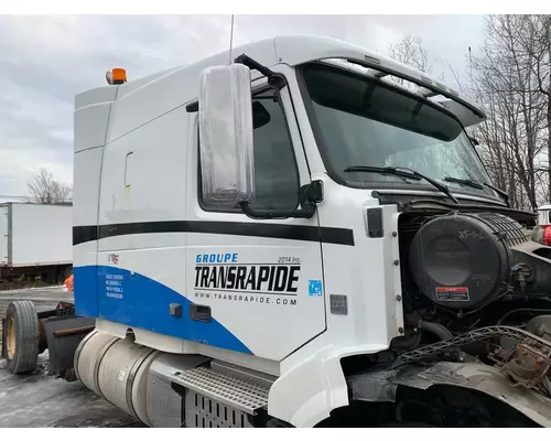 VOLVO VNL Cab