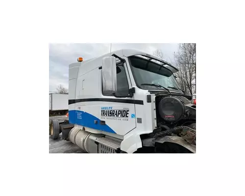 VOLVO VNL Cab