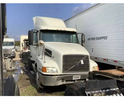 VOLVO VNL Cab