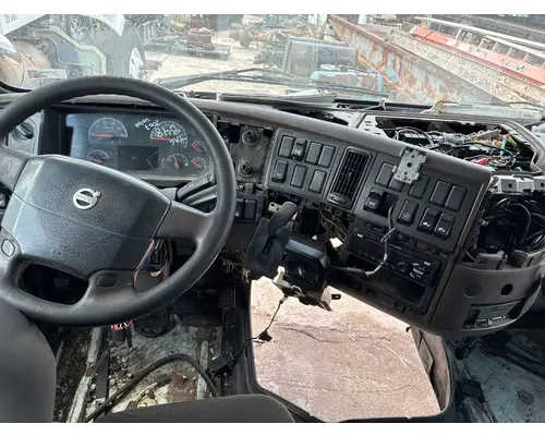 VOLVO VNL Cab