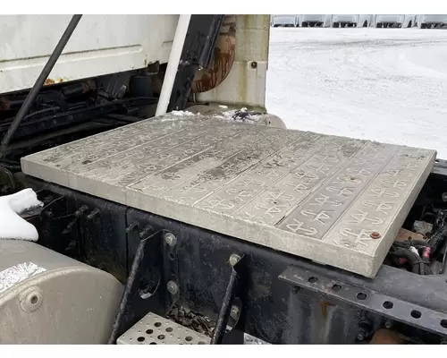 VOLVO VNL Catwalk  Deckplate