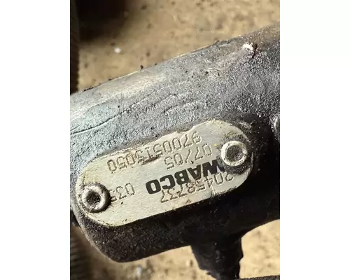 VOLVO VNL Clutch Slave Cylinder