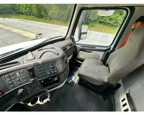 VOLVO VNL Complete Vehicle