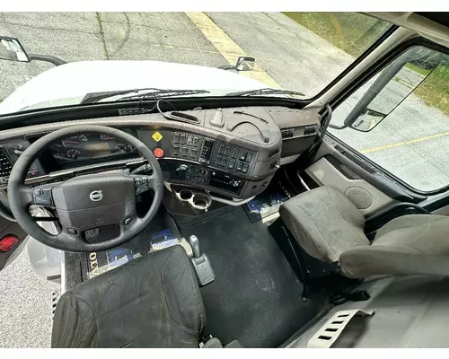 VOLVO VNL Complete Vehicle