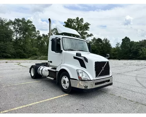 VOLVO VNL Complete Vehicle