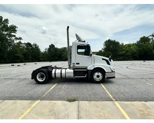 VOLVO VNL Complete Vehicle