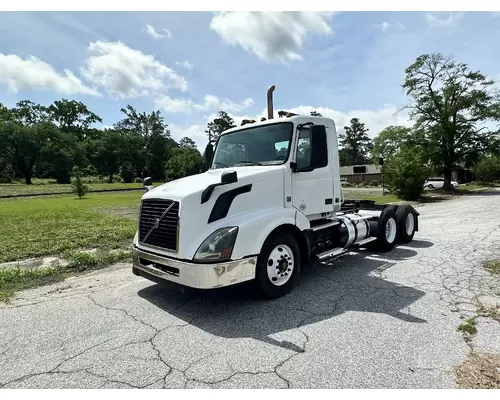 VOLVO VNL Complete Vehicle