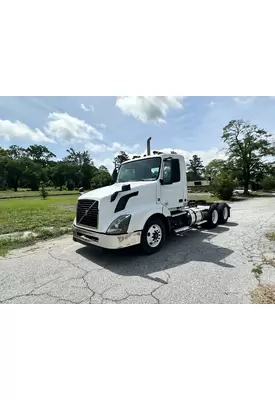 VOLVO VNL Complete Vehicle