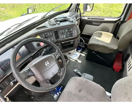 VOLVO VNL Complete Vehicle