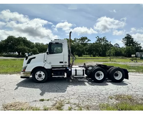 VOLVO VNL Complete Vehicle