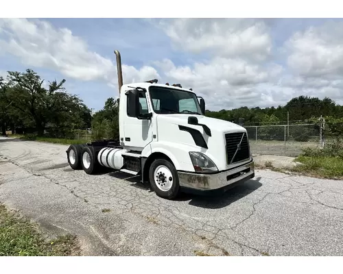 VOLVO VNL Complete Vehicle