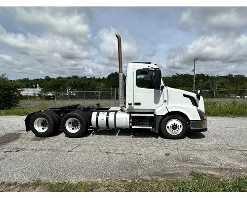 VOLVO VNL Complete Vehicle