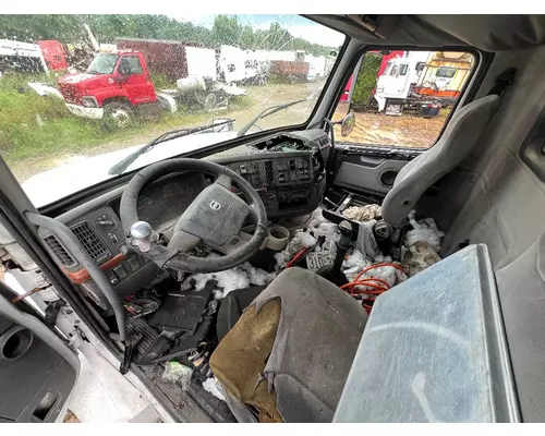 VOLVO VNL Complete Vehicle