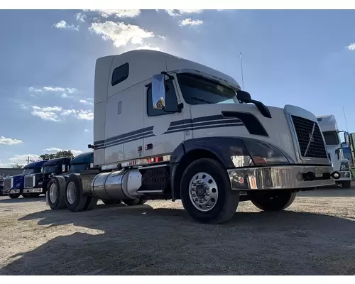 VOLVO VNL Complete Vehicle