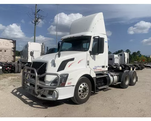 VOLVO VNL Complete Vehicle