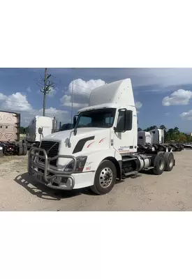 VOLVO VNL Complete Vehicle