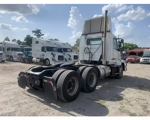 VOLVO VNL Complete Vehicle