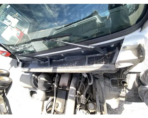 VOLVO VNL Cowl