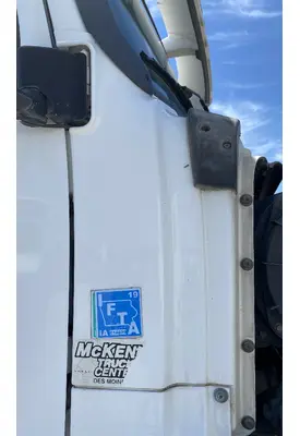 VOLVO VNL Cowl