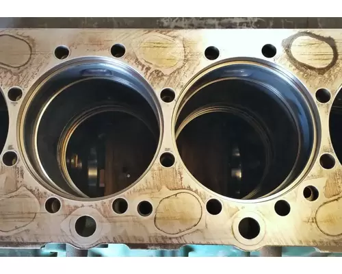 VOLVO VNL Cylinder Block