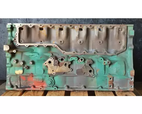 VOLVO VNL Cylinder Block