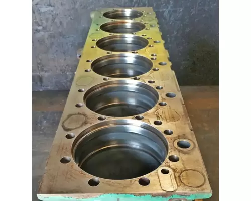 VOLVO VNL Cylinder Block