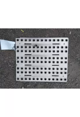 VOLVO VNL DECK (CATWALK) STEP