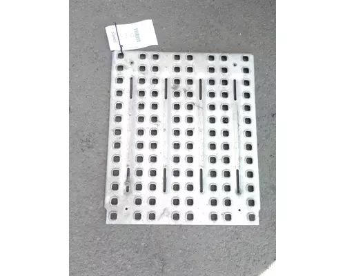 VOLVO VNL DECK (CATWALK) STEP