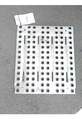 VOLVO VNL DECK (CATWALK) STEP