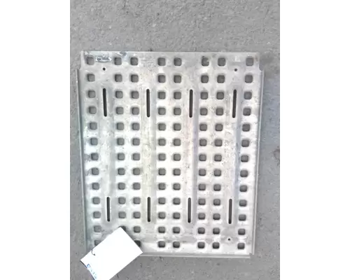 VOLVO VNL DECK (CATWALK) STEP